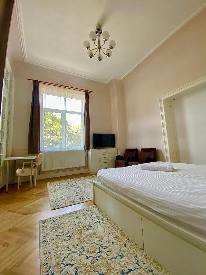 Km 0 Studio Bukarest Eksteriør billede